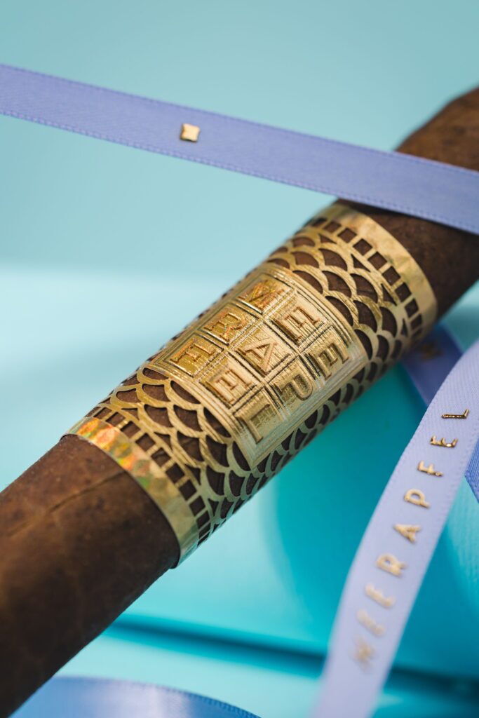Meerapfel Cigar Introduces Ernest Lancero 14 003.ErnestLanceroRing