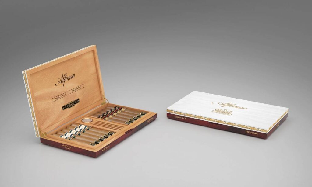 CIGARZ ON THE AVENUE CELEBRATES 30TH ANNIVERSARY WITH EXCLUSIVE ALFONSO HUMIDOR BY SELECTED TOBACCO2