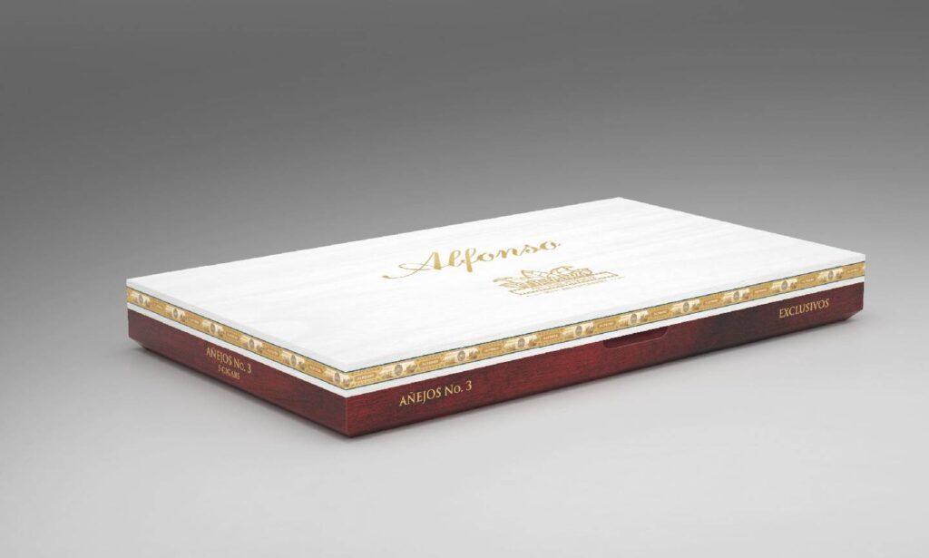CIGARZ ON THE AVENUE CELEBRATES 30TH ANNIVERSARY WITH EXCLUSIVE ALFONSO HUMIDOR BY SELECTED TOBACCO4