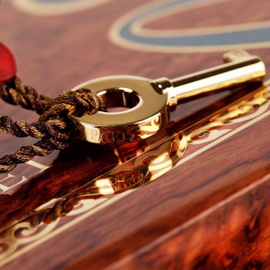 Manny Iriarte launches "Fuente The Opus X Society" 17 EBR16