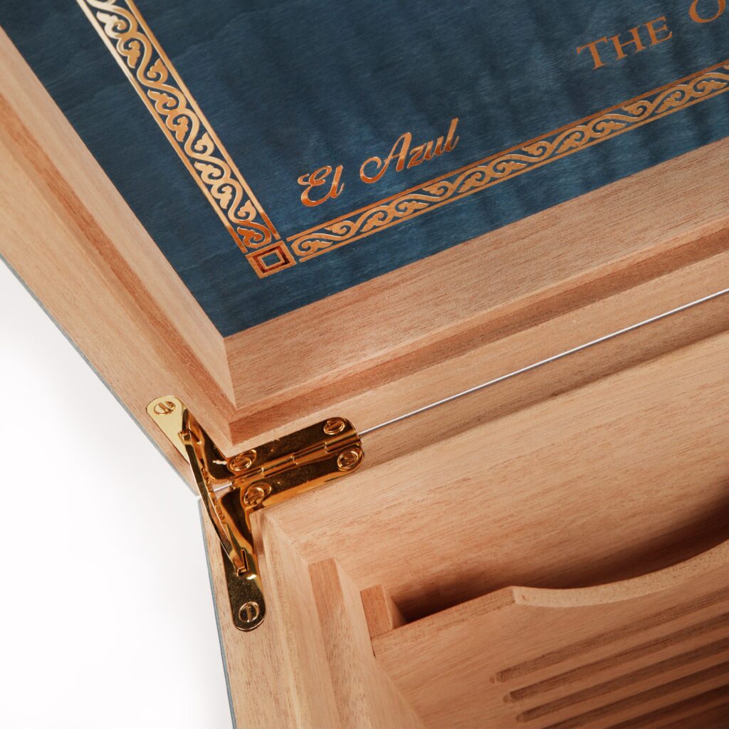 Manny Iriarte launches "Fuente The Opus X Society" 9 EBR18