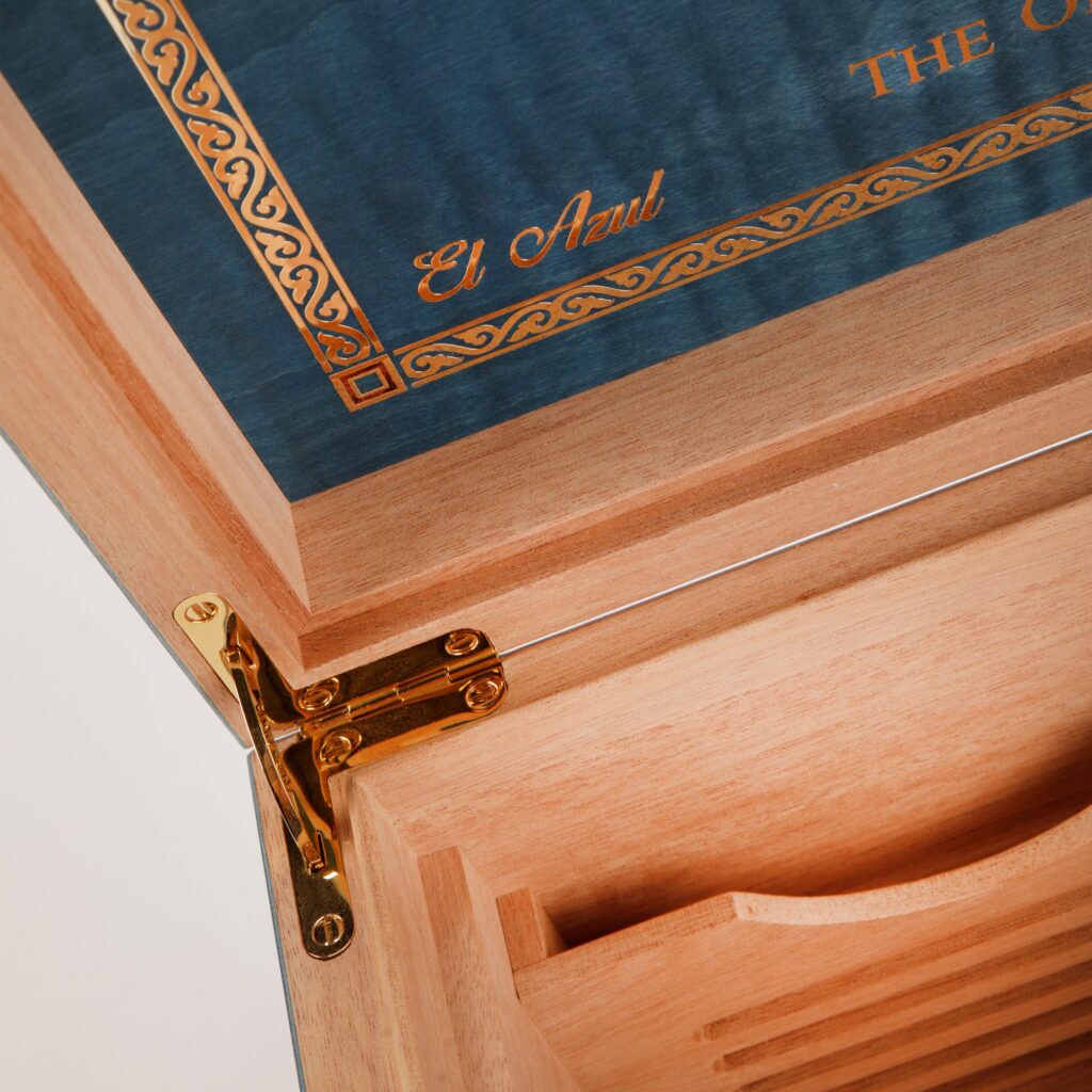 Manny Iriarte launches "Fuente The Opus X Society" 14 EBR24