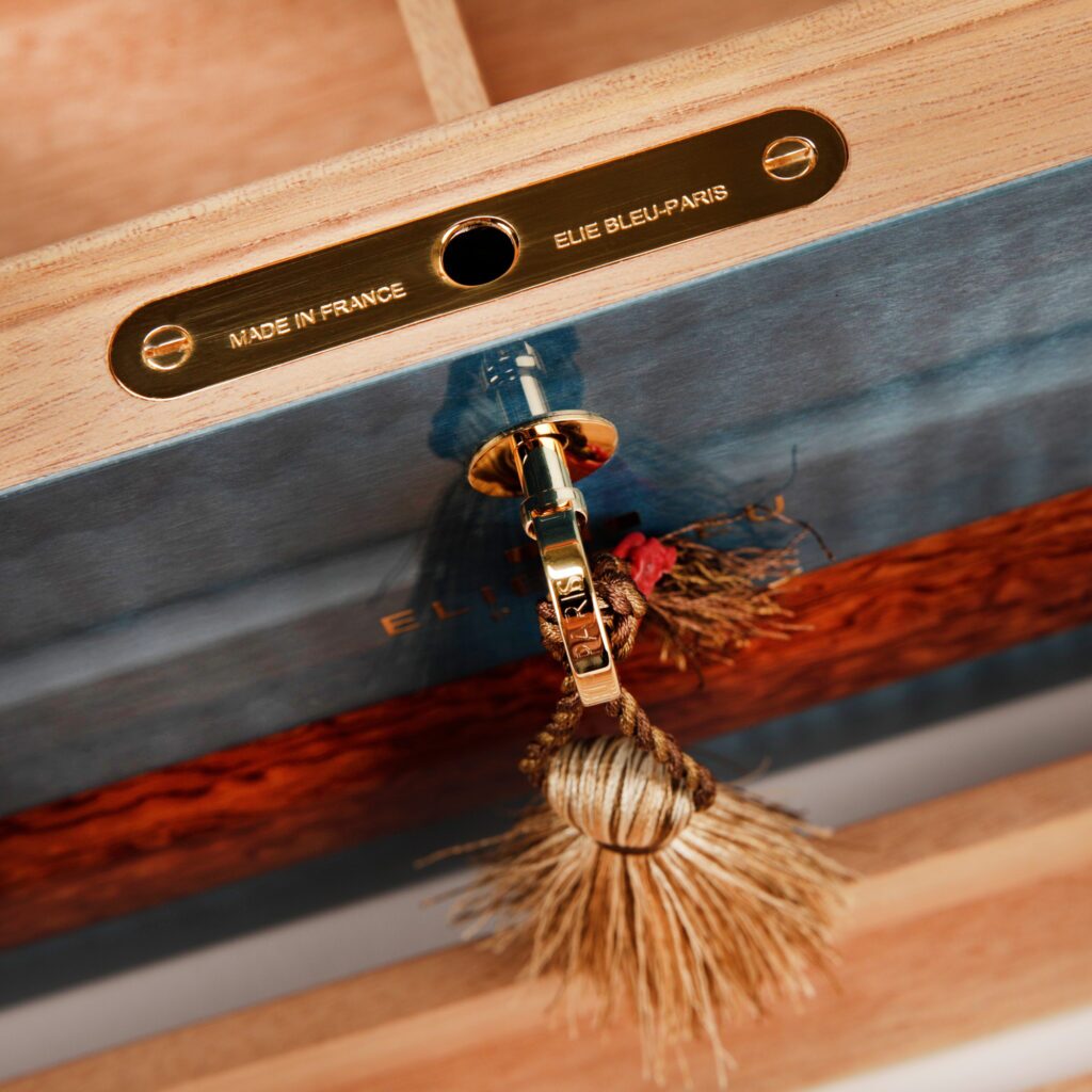 Manny Iriarte launches "Fuente The Opus X Society" 15 EBR25