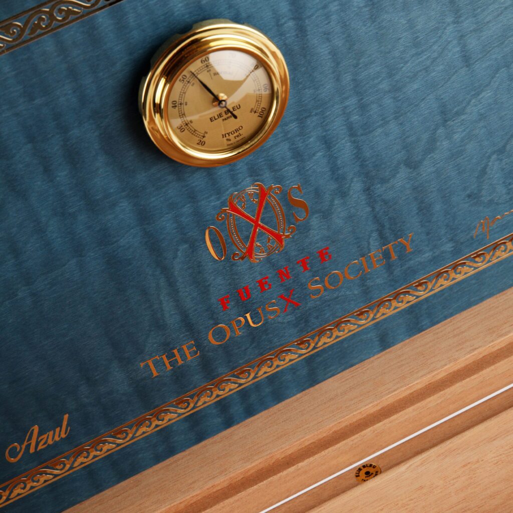 Manny Iriarte launches "Fuente The Opus X Society" 2 EBR26