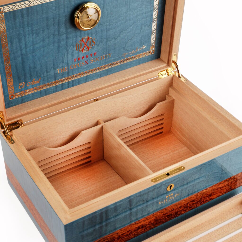 Manny Iriarte launches "Fuente The Opus X Society" 4 EBR28