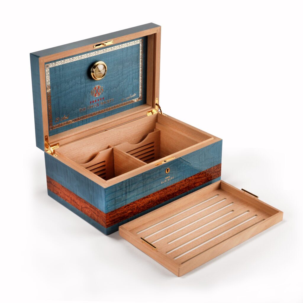 Manny Iriarte launches "Fuente The Opus X Society" 7 EBR5