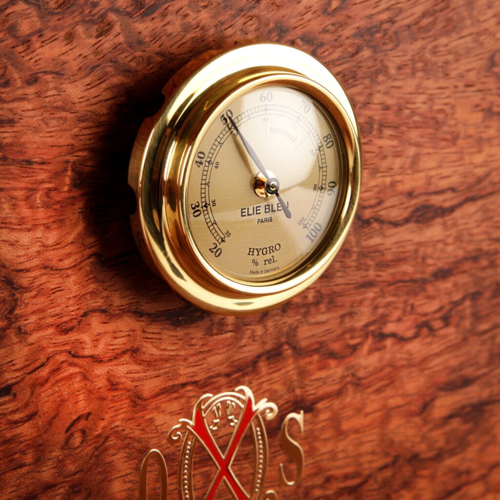 Manny Iriarte launches "Fuente The Opus X Society" 25 EBR9