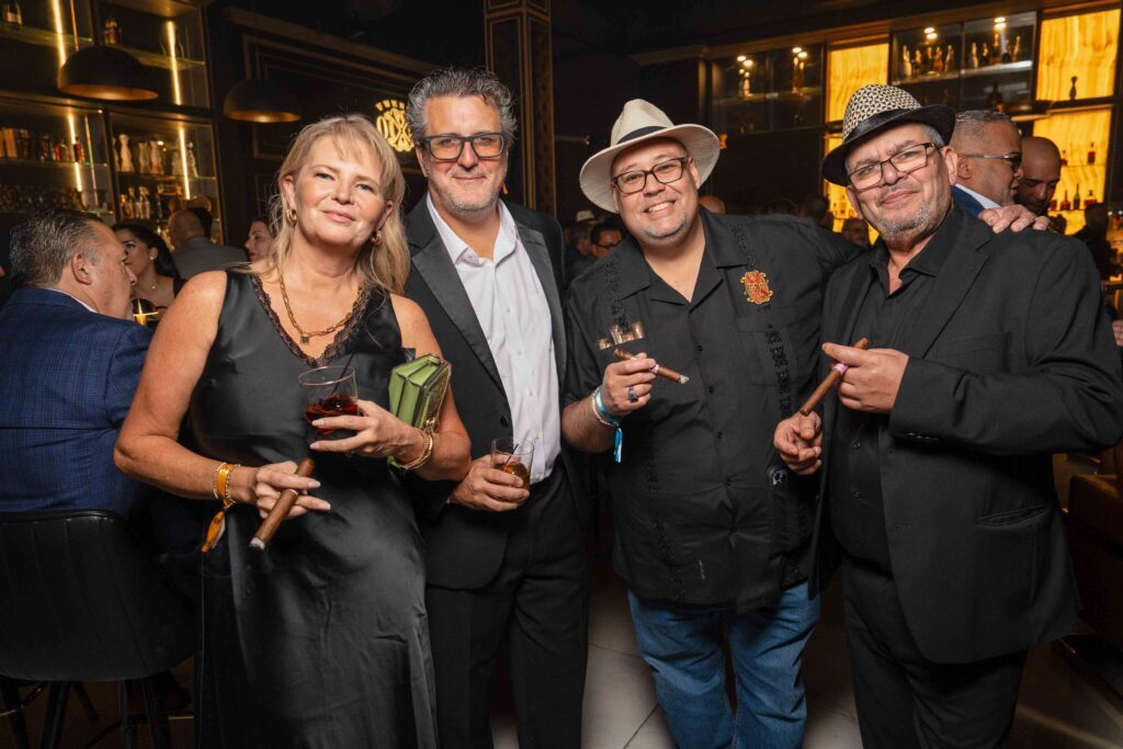 Fuente OpusX Society 4
