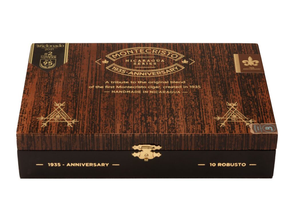 Montecristo 1935 Anniversary Nicaragua Expands With New Robusto 2 MX 1935 Anniversary Robusto closed center 1 1
