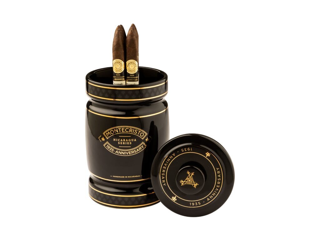 Montecristo 1935 Anniversary Nicaragua Heirloom Ceramic Jar Ships in June 2 Montecristo 1935 Anniversary Ceramic Jar Open 4000x3000 1