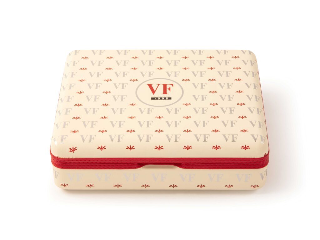 VegaFina 1998 Travel Humidor Closed Center 4000x3000 1