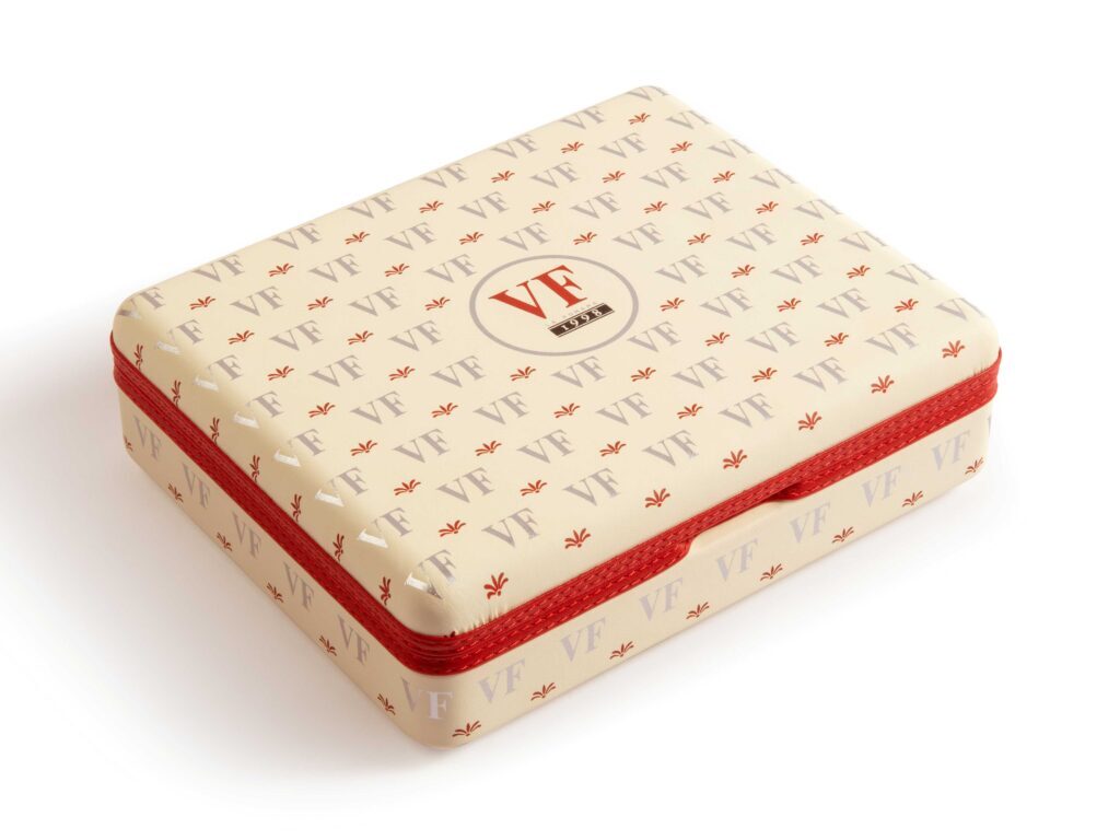 VegaFina 1998 Travel Humidor Closed Right 4000x3000 1