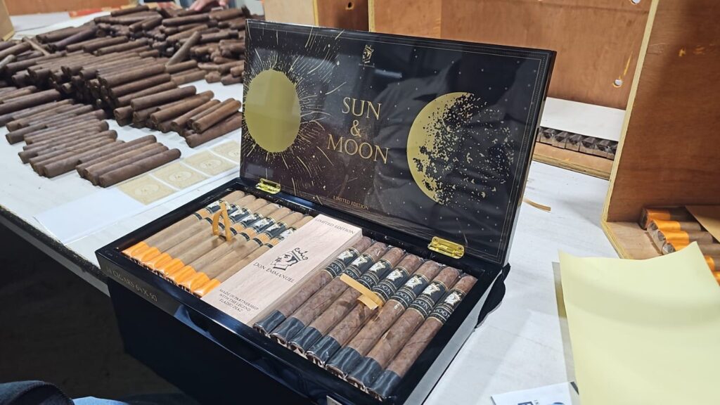 Don Emmanuel Cigars Showcases Sun & Moon Limited Edition 3 unnamed 1 75