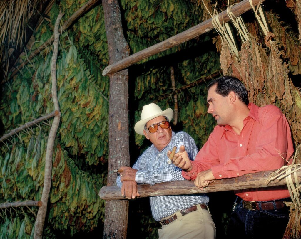 León Legacy 1 Guillermo y Fernando en caseta 1